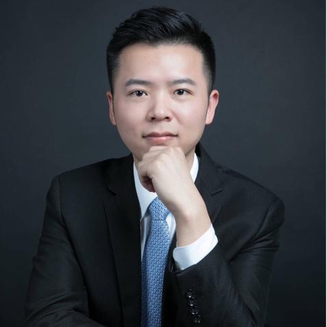 陈伟                                         ·高级猎头顾问